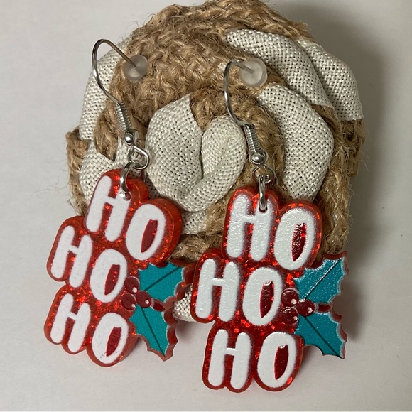❤️Holly~Ho, Ho, Ho Earrings - Picture 2 of 3